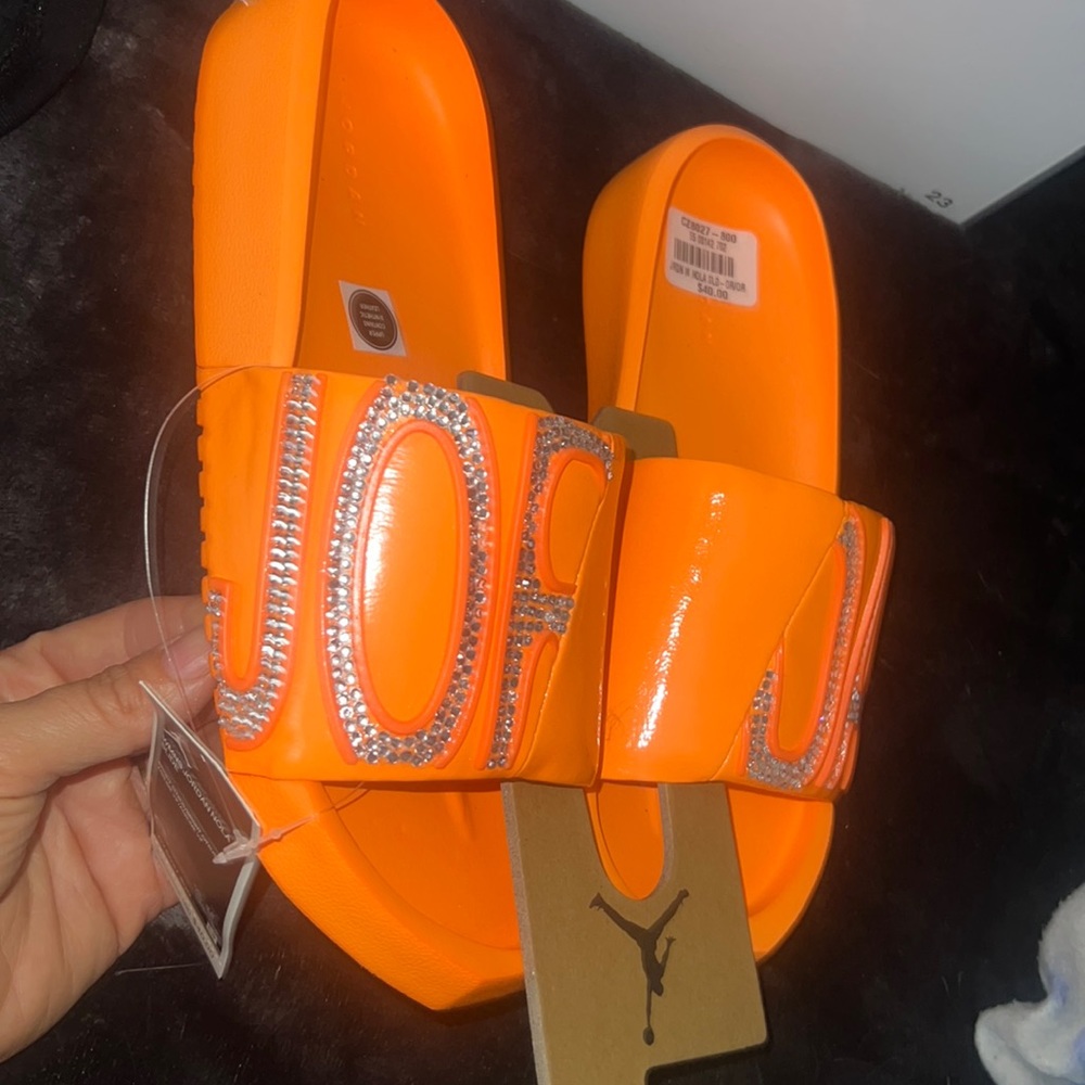 🧡Bright Orange Bling Jordan Slides Size 6 wmns🧡